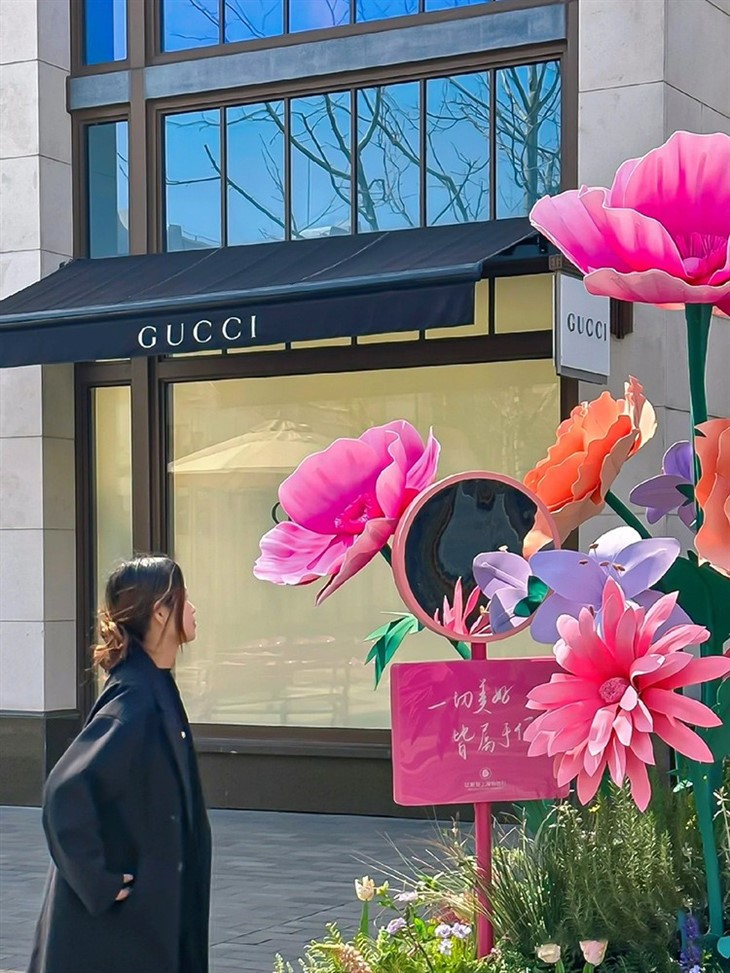 Large Foam Paper Flowers