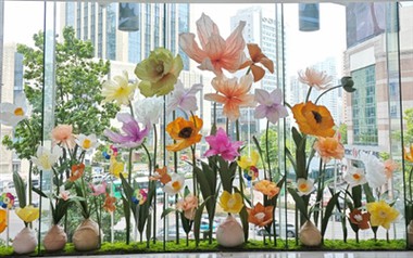 Utilisation et précautions des fleurs en papier sur pied